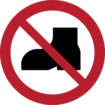 P060 - Tragen von Straßenschuhen verboten - selbstklebend 